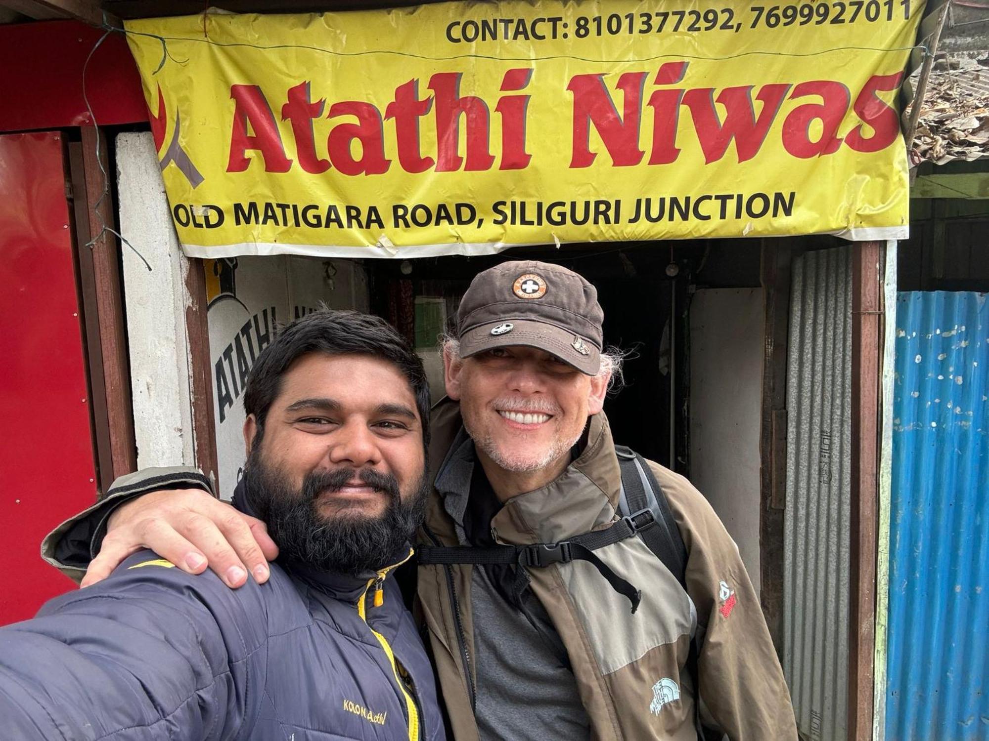 Atathi Niwas Guest House For Backpackers And Travellers シリグリ エクステリア 写真