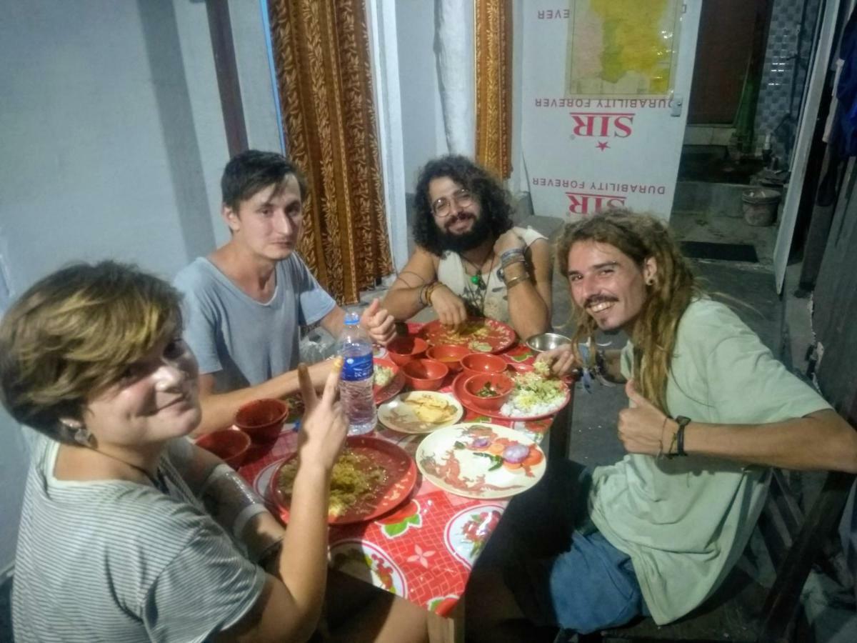 Atathi Niwas Guest House For Backpackers And Travellers シリグリ エクステリア 写真