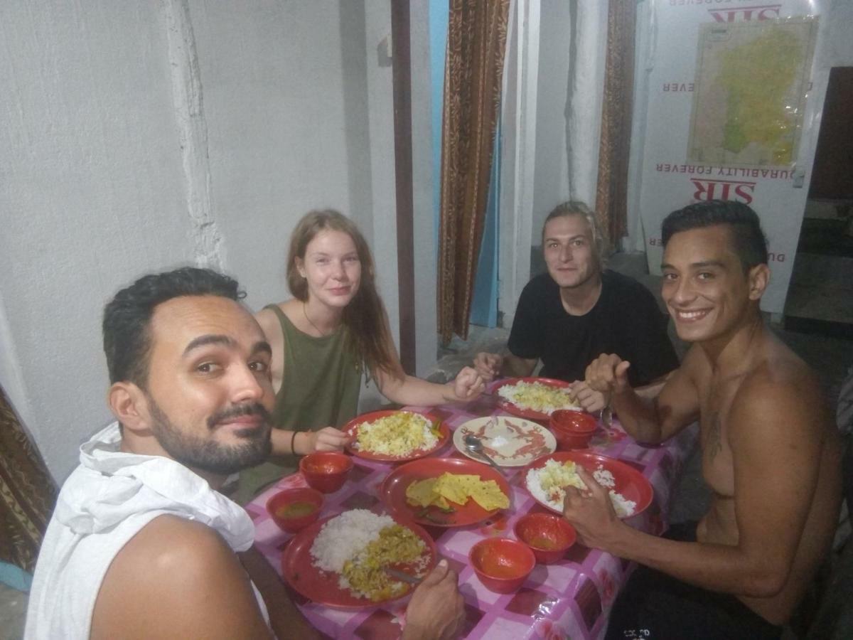 Atathi Niwas Guest House For Backpackers And Travellers シリグリ エクステリア 写真