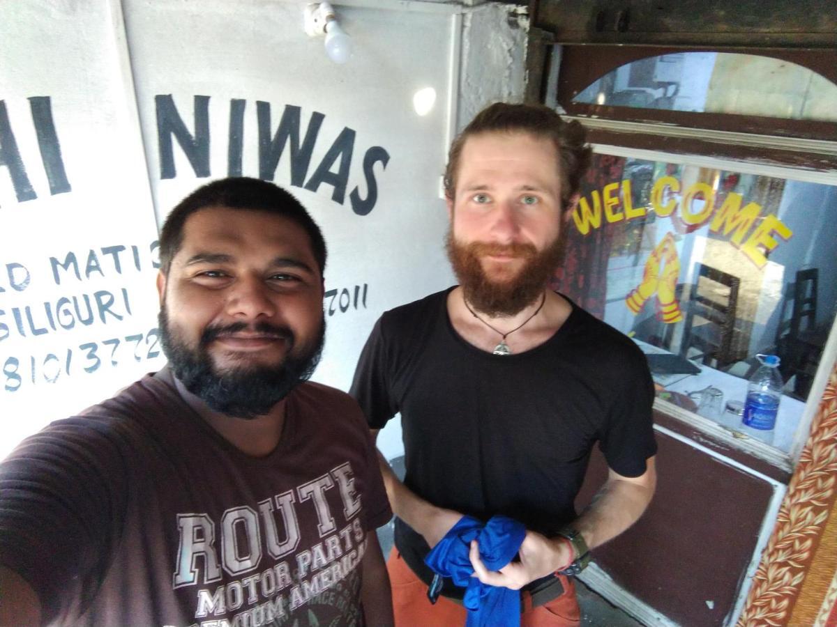 Atathi Niwas Guest House For Backpackers And Travellers シリグリ エクステリア 写真